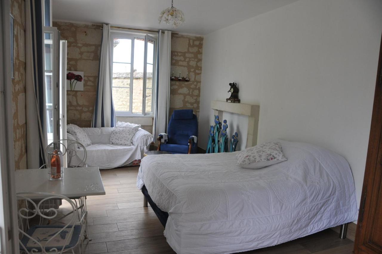 Petite Maison Des Roses - Gite 2 Personnes Brain-sur-Allonnes Екстериор снимка