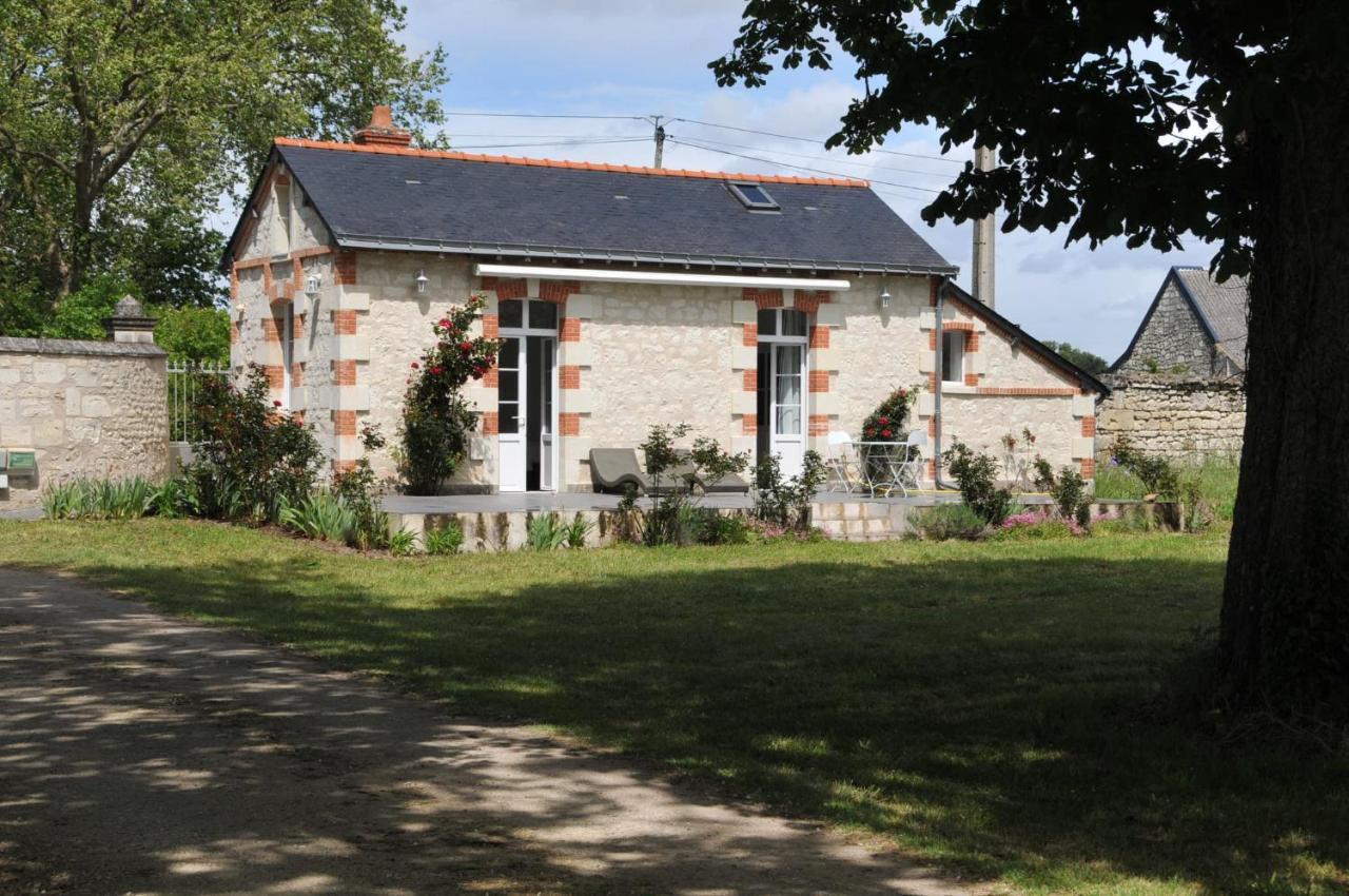 Petite Maison Des Roses - Gite 2 Personnes Brain-sur-Allonnes Екстериор снимка